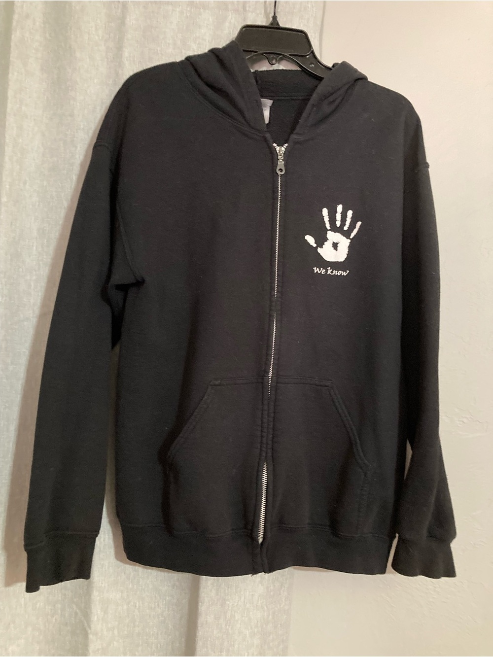 Gildan black zip-up hoodie w/ white “we know” handprint Skyrim Dark Brotherhood